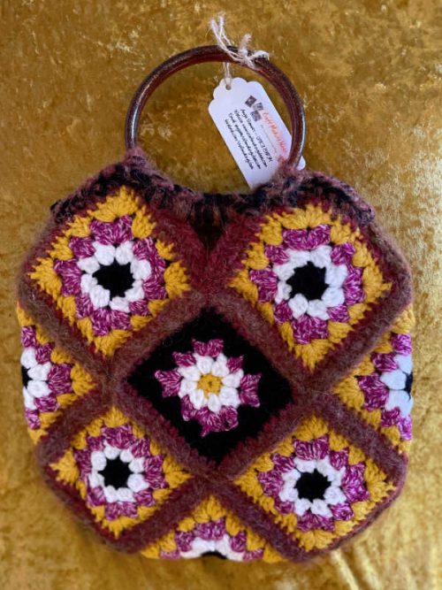 crochet handbag with hard handle